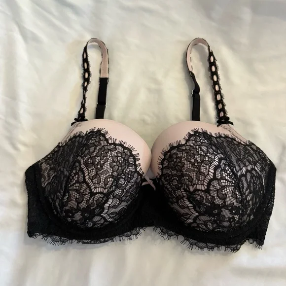 Like New Vintage Victoria’s Secret Dream Angels Contrast Lace Lined Demi Bra - Picture 1 of 4